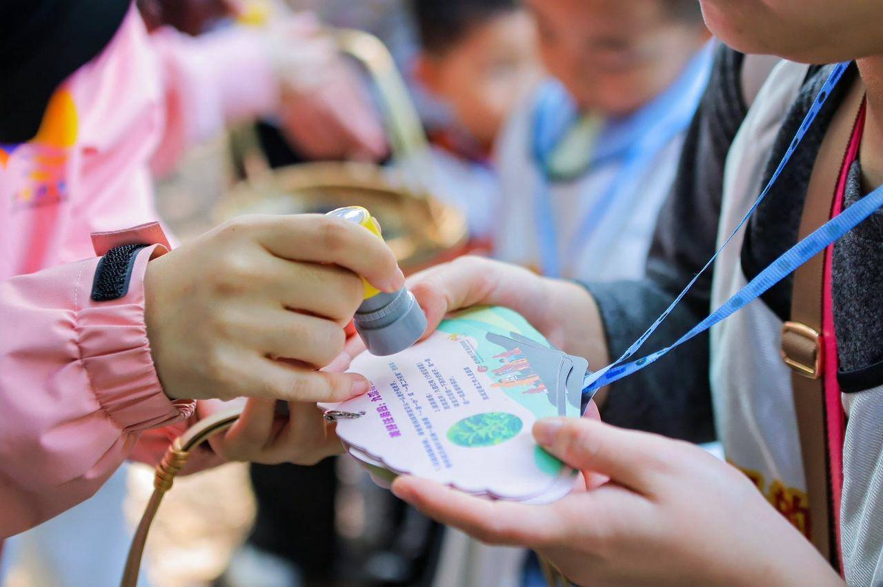 溪开启“美好的一天”新葡京60组家庭从九